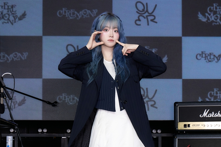 QWER 쵸단. 쓰리와이코프레이션 제공