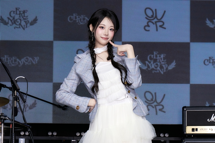 QWER 히나. 쓰리와이코프레이션 제공