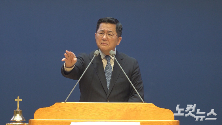 포항중앙교회 손병렬 담임목사 "창조주 하나님과 함께 하는 사람들" 제목으로 설교. 김일현 선교국장