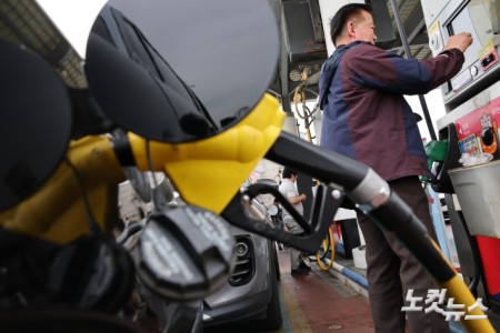 기름값 상승세, 저렴한 주유소에 몰린 시민들