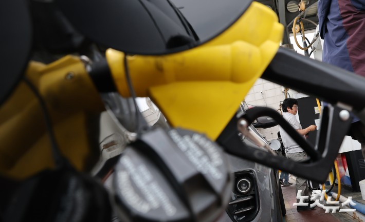 고유가 시대, 저렴한 주유소를 찾은 시민들