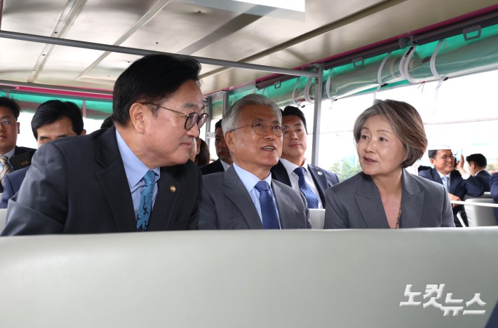 우원식 국회의장, 문재인 전 대통령 내외 국회 정현관