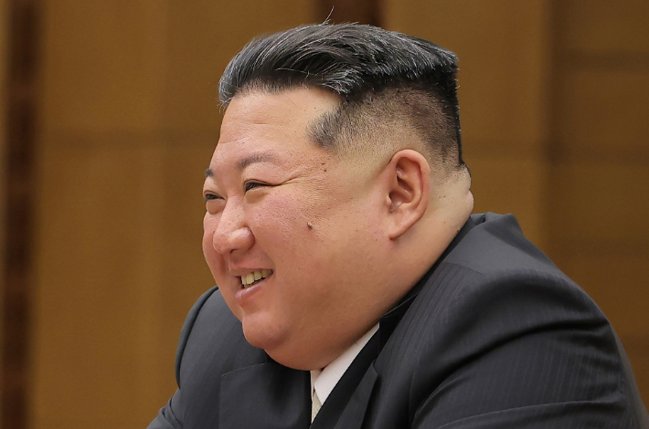 러시아 하원 의장과 담화하는 김정은. 연합뉴스