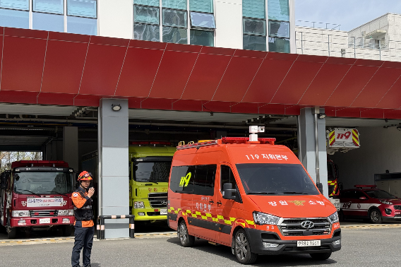 저궤도 위성 기반 소방 비상통신망이 설치된 강원소방본부 119지휘본부 차량. 강원소방본부 제공