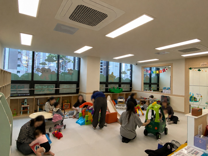 포항시는 저출생 극복을 위한 경상북도 핵심 프로젝트인 'K-보듬 6000'의 하나로 공동육아나눔터 4호점을 개소하고 운영을 시작했다. 포항시 제공