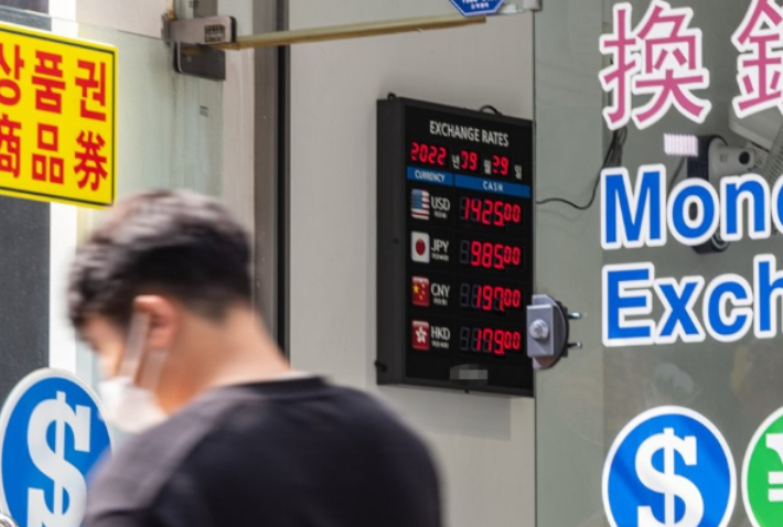 사설환전소에 고시된 외화 환율. 기사와 직접적인 관계 없음. 연합뉴스