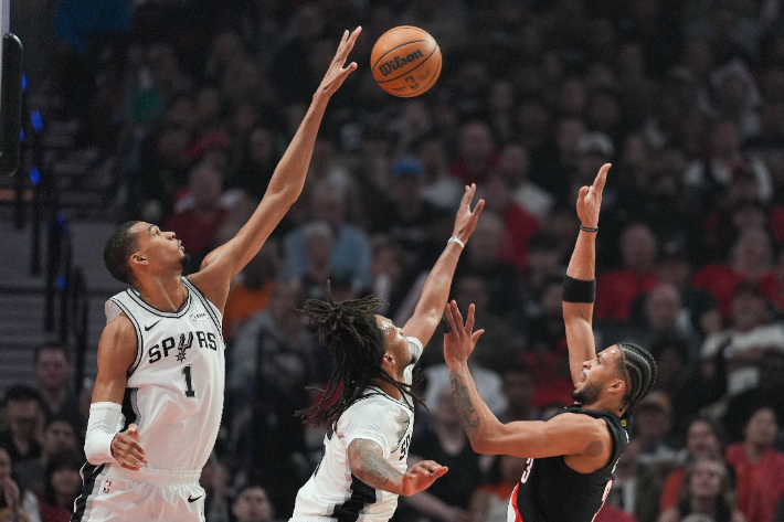 빅터 웸반야마의 블록. 연합뉴스