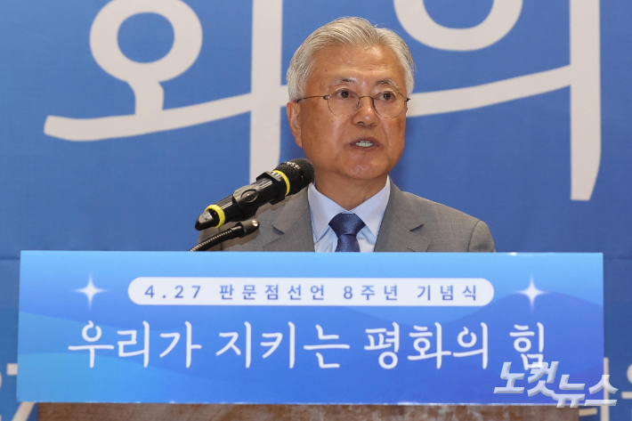 27일 서울 여의도 국회에서 열린 4.27 판문점선언 8주년 기념식에서 문재인 전 대통령이 기념사를 하고 있다. 윤창원 기자