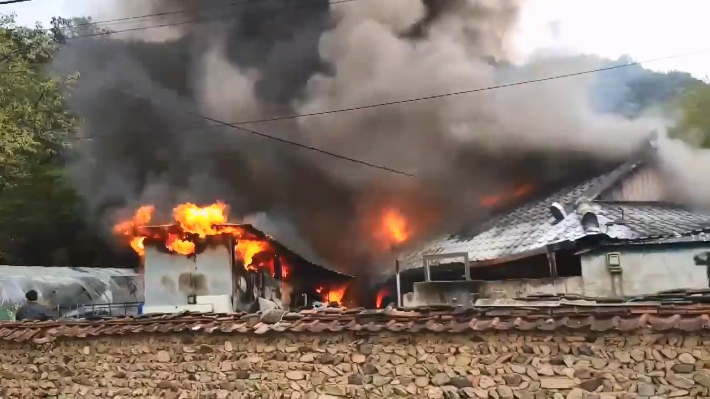 27일 오후 전남 곡성군 오산면 봉동리 한 주택에서 화재가 발생했다. 전라남도소방본부 제공