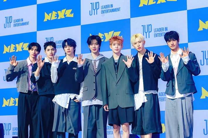 넥스지의 두 번째 싱글 '음츠크'는 27일 저녁 6시 각종 음악 사이트에서 공개된다. JYP엔터테인먼트 제공