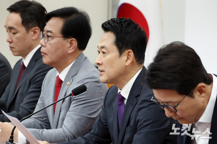 국민의힘 장동혁 대표가 27일 서울 여의도 국회에서 열린 최고위원회의에서 발언을 하고 있다. 윤창원 기자