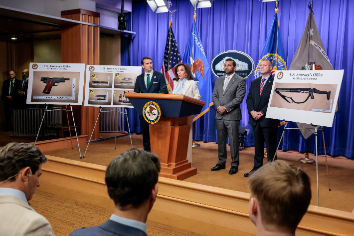 총격 사건 관련 미국 법무부 기자회견. 연합뉴스