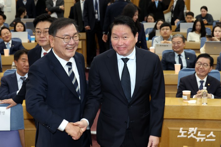 28일 서울 여의도 국회 의원회관에서 열린 한중 의원연맹 2026년 제1회 정책세미나 