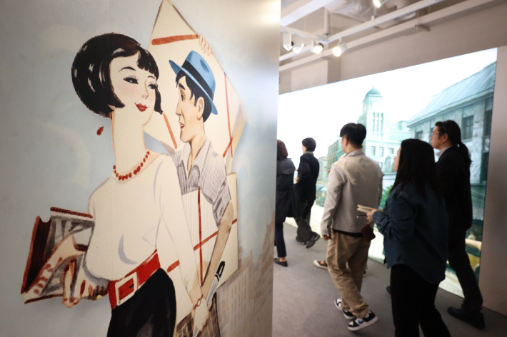 27일 서울 서초구 국립중앙도서관에서 개막한 '모던 매거진-조선의 힙스터 아카이브' 특별전 언론공개회가 열리고 있다. 전시는 '소년', '춘추' 등 근대기 새로운 시대 문화를 선도한 근대잡지 80종을 선보인다. 연합뉴스
