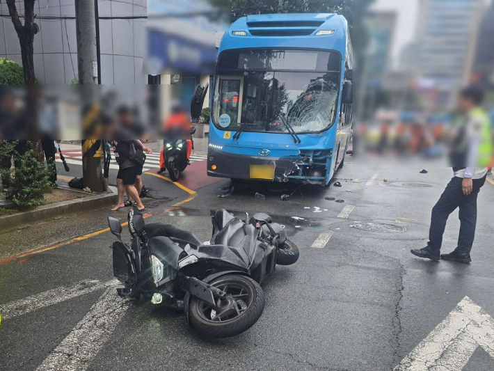 지난해 8월 10일 부산 서면교차로 시내버스 사고 현장. 부산경찰청 제공