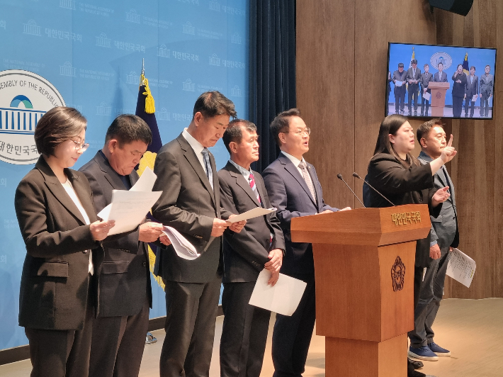 27일 국회 소통관에서 기자회견을 열고 '남북체육교류협력에 관한 특례법안' 발의에 따른 입법 취지를 설명하고 있는 허영 국회의원. 허영 의원실 제공 
