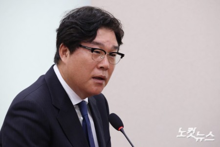 28일 서울 여의도 국회에서 열린 윤석열정권정치검찰조작기소의혹사건진상규명국정조사특별위원회 전체회의에서 김성태 쌍방울 전 회장이 증인으로 출석해 의원 질의에 답변을 하고 있다.,