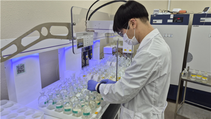 국제숙련도 시험 실시 모습. 부산환경공단 제공