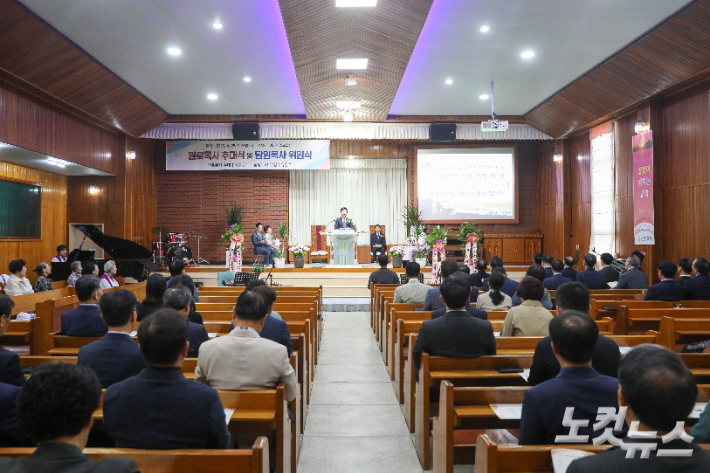 이리신일교회에서 열린 원로목사 추대 및 담임목사 위임 감사예배 전경. 최화랑 기자