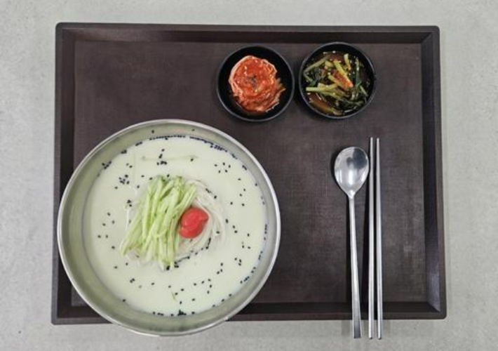 음성 서리태 콩국수. 한국도로공사 충북본부 제공