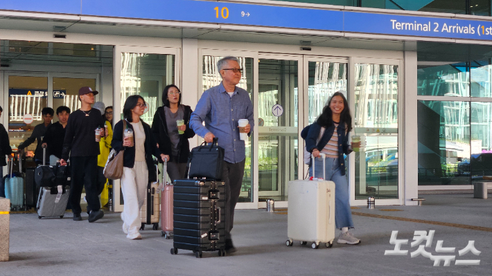 필리핀 미인지 한인자녀 8명이 지난 24일 인천국제공항 제2터미널을 통해 처음으로 한국을 찾았다. 이들 방문은 대한예수교장로회 통합총회 초청으로 이뤄졌다. 송주열 기자