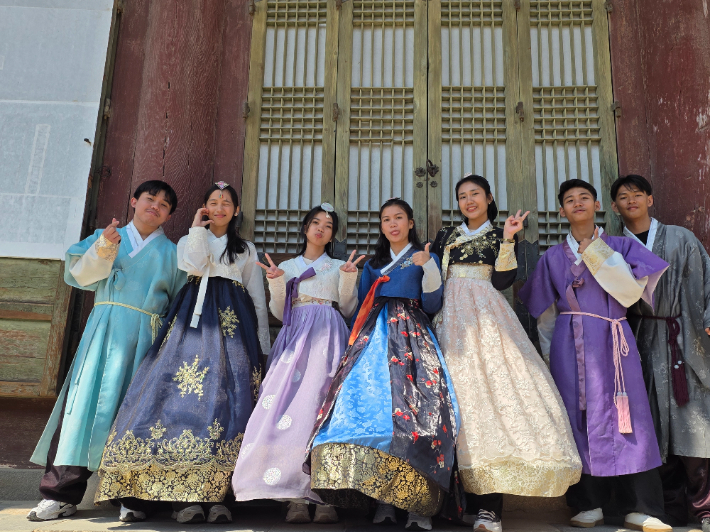 한복을 입고 경복궁 나들이에 나선 미인지 한인자녀들. 사진 예장 통합총회 