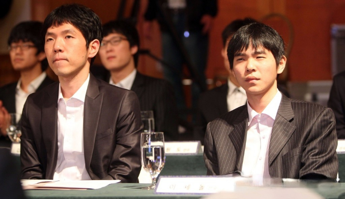 이창호 9단(사진 왼쪽)과 이세돌 울산과학기술원(UNIST) 특임교수. 연합뉴스