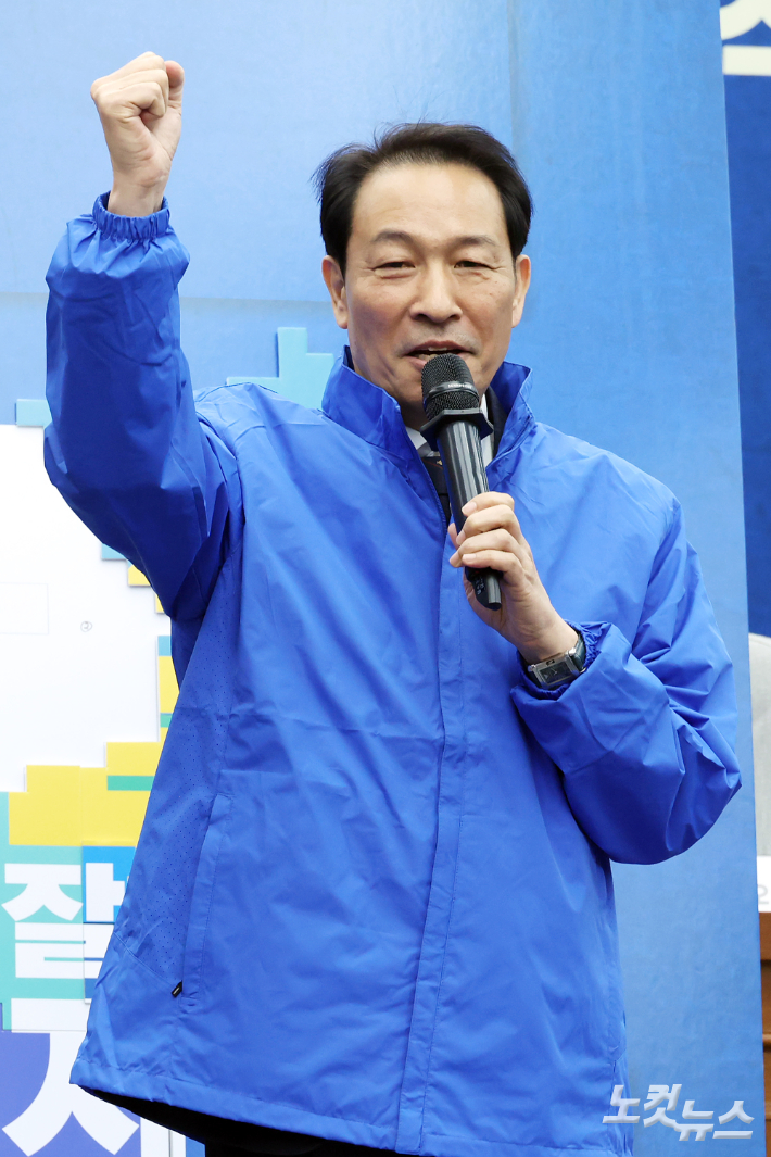 23일 서울 여의도 국회에서 열린 더불어민주당 16개 광역단체장 후보 연석회의에서 우상호 강원지사 후보가 발언을 하고 있다. 윤창원 기자