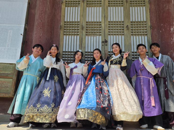 한복을 입고 경복궁 나들이에 나선 미인지 한인자녀들. 예장 통합총회 제공
