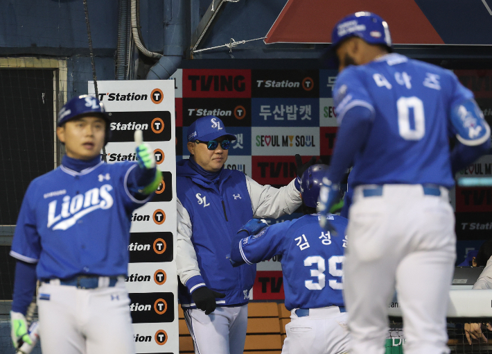 박진만 삼성 감독 엄지척. 연합뉴스