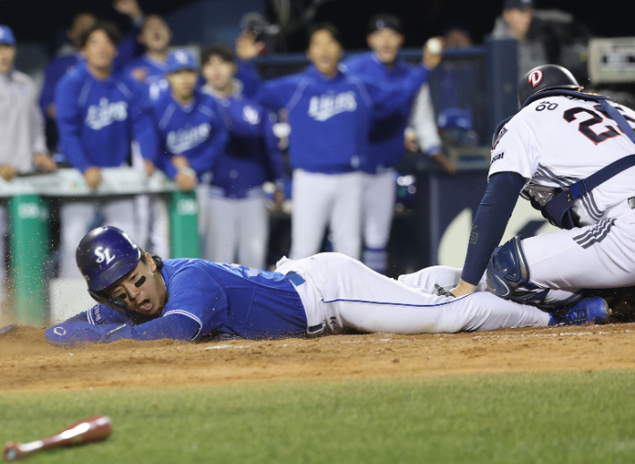 김성윤, 몸을 날려서. 연합뉴스