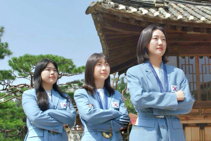 '파리 올림픽' 사격 금메달 삼총사. 사진 왼쪽부터 오예진, 반효진, 양지인. tvN 유 퀴즈 온 더 블럭 영상 캡처