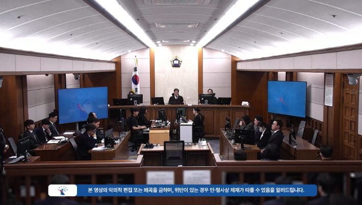 도이치모터스 주가조작과 통일교 금품수수 등 혐의로 재판에 넘겨진 김건희 씨가 지난 28일 서울 서초구 서울고등법원에서 열린 항소심 선고공판에 출석한 모습. 연합뉴스