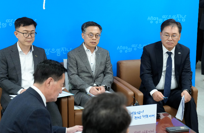 김종기 2026 여수세계섬박람회 조직위 사무총장이 29일 전남도청 기자실에서 2026 여수세계섬박람회 추진상황 관련 기자간담회를 하고 있다. 전라남도 제공