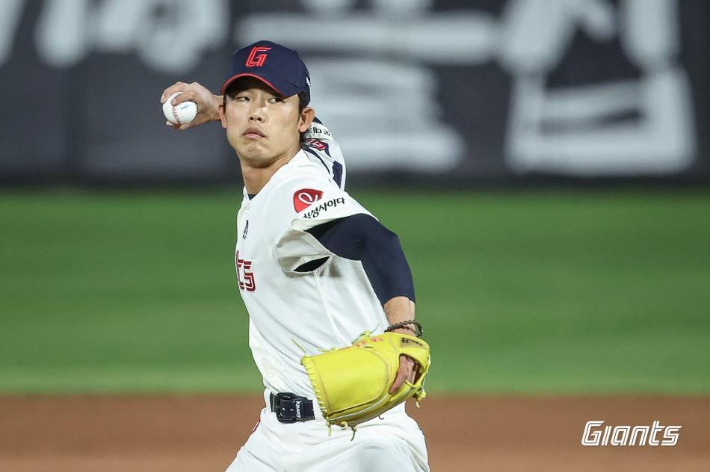 28일 키움과 홈 경기에서 역투하는 롯데 우완 현도훈. 롯데 자이언츠 