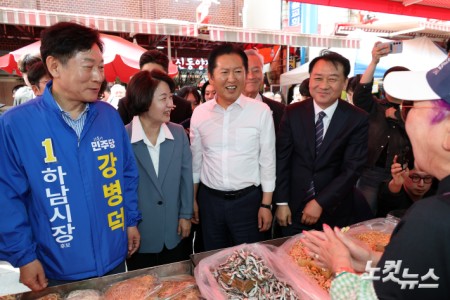 하남 덕풍시장 찾은 정청래-추미애-이광재-강병덕