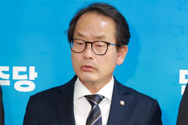 발언하는 더불어민주당 강준현 수석대변인. 연합뉴스