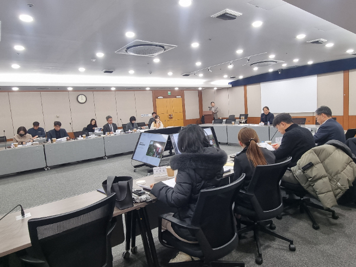 '안전한 학교 가는 길' 조성을 위한 민관협의체 회의 모습. 부산시 제공