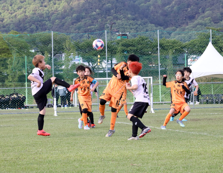 지난해 열린 화랑대기 전국 유소년 축구대회 U-10 축구 페스티벌 경기 모습. 경주시 제공