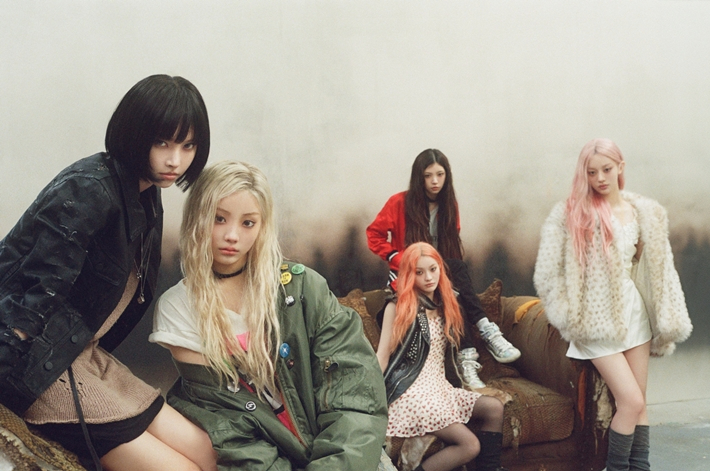 오늘(30일) 저녁 미니 4집 '마밀라피나타파이'로 컴백하는 그룹 아일릿. 빌리프랩 제공