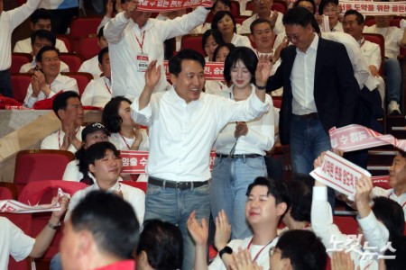 입장하는 오세훈-배현진