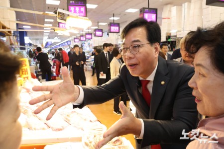 노량진수산시장 상인 만난 송언석