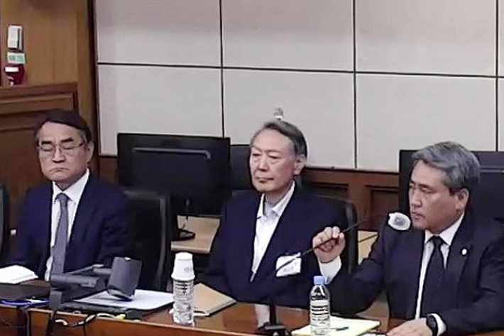 윤석열 전 대통령이 29일 서울 서초구 서울고등법원에서 열린 항소심 선고 공판에 출석해 있다. 서울고법 제공