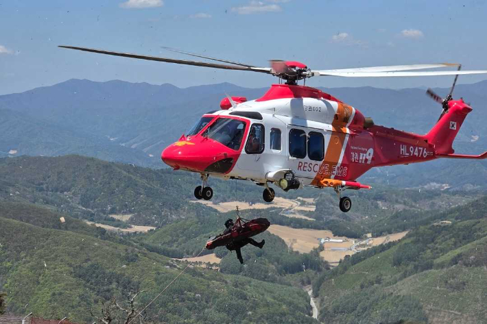 30일 오전 11시 7분쯤 강원 평창군 대관령면 용산리에서 스코틀랜드 국적 20대 여성 A씨가 산악자전거(MTB)를 타고 주행 중 경사면으로 굴러떨어졌다. 강원소방본부 제공