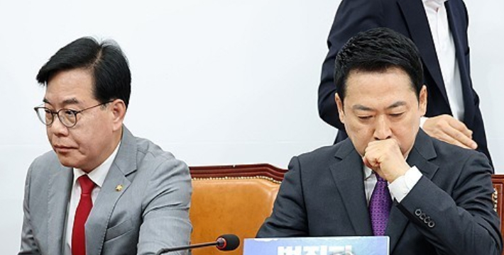 국민의힘 장동혁 대표(오른쪽)와 송언석 원내대표. 연합뉴스