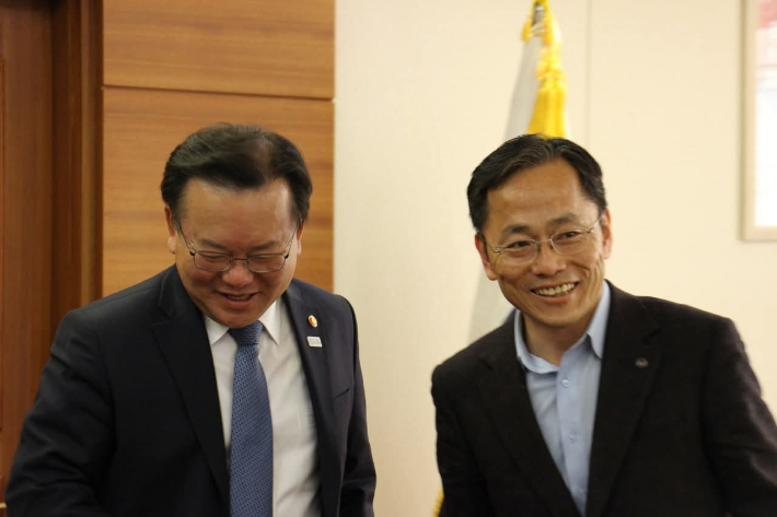 박희정 후보 후원회장을 맡은 김부겸 전 총리와 고 허대만 위원장. 김부겸 전 총리 SNS 캡처