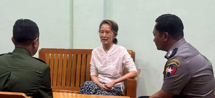 미얀마 정부가 30일(현지시간) 공개한 아웅산 수치 국가고문의 사진. 연합뉴스