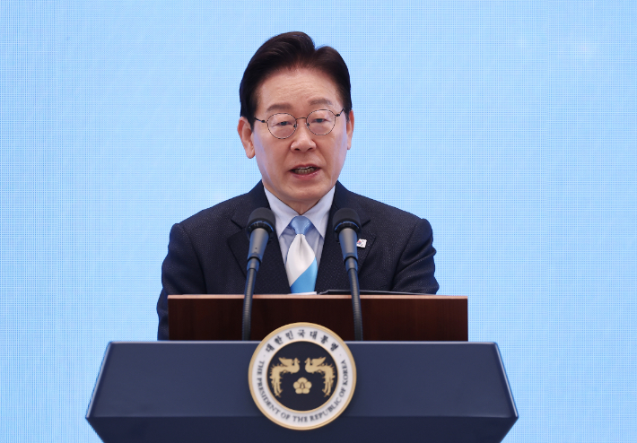 이재명 대통령이 1일 청와대 영빈관에서 열린 노동절 기념식에서 기념사하고 있다. 연합뉴스
