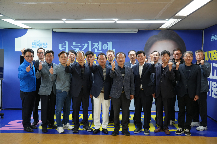 이현규 전 창원부시장이 1일 더불어민주당 송순호 후보 지지를 밝혔다. 송순호 캠프 제공
