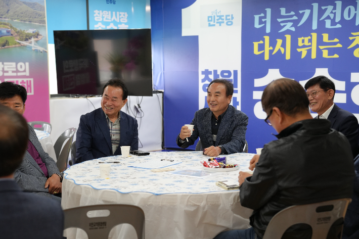 이현규 전 창원부시장이 1일 더불어민주당 송순호 후보 지지를 밝혔다. 송순호 캠프 제공
